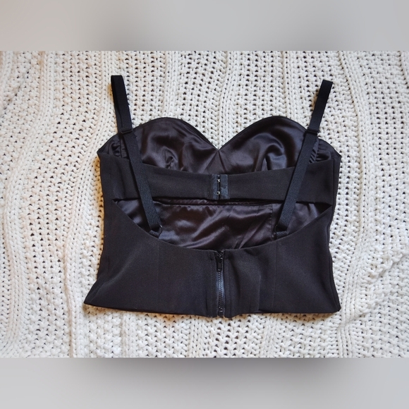 Princess Polly Simple Little Black Top! New Without Tags! - Picture 4 of 5